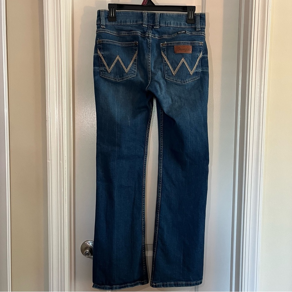 Wranglers jeans mid rise boot cut size 3 x 32. Washed never worn